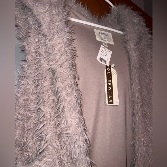 Furry Vest with Hood (lilac/grey) - Picture 2 of 7
